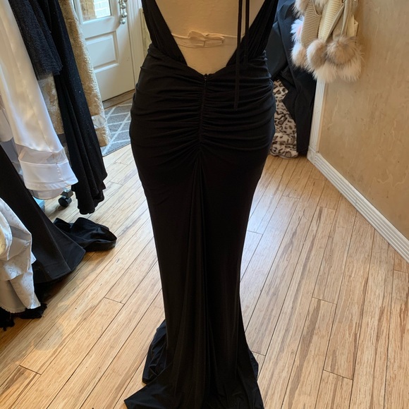 Nicole bakti gown see video - Picture 5 of 5